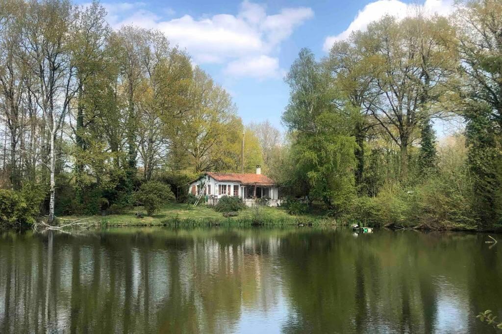 La Petite Maison Au Bord De L'Etang Chirac  외부 사진